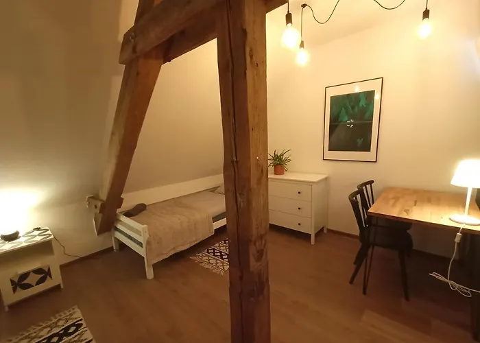 Ostello Lemuria Chojnowska A *