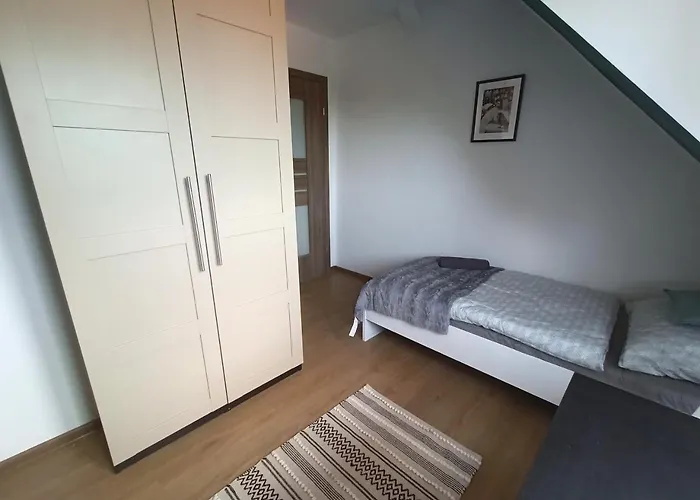 Ostello Lemuria Chojnowska A *